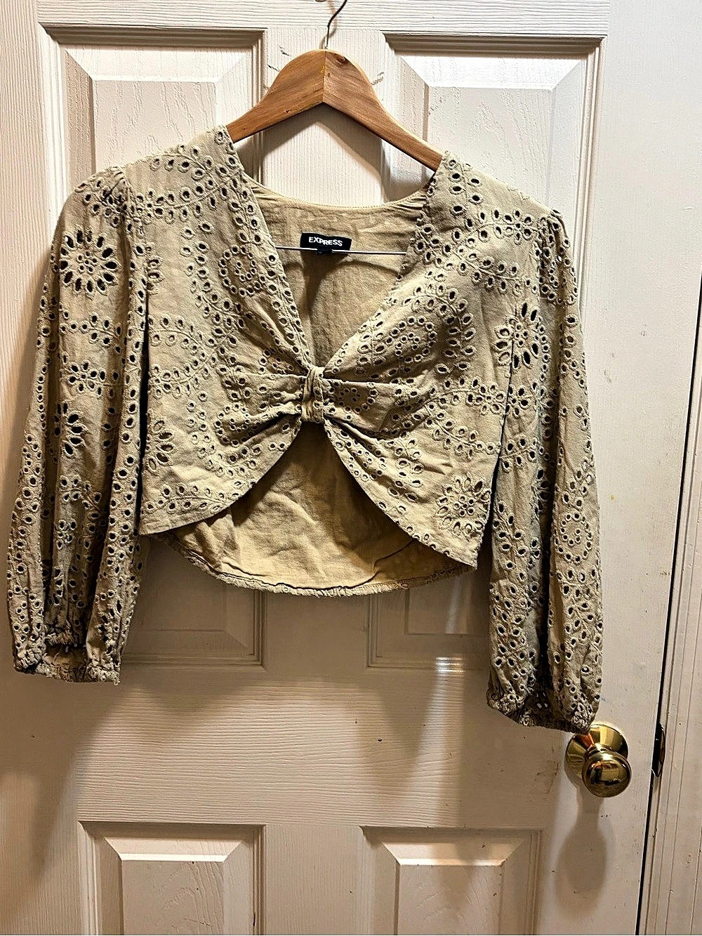 Express Eyelet Twist-Front Crop Top Beige XS